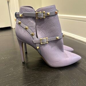 Valentino Rockstud Pebbled Boots in Powder Blue (never been worn)